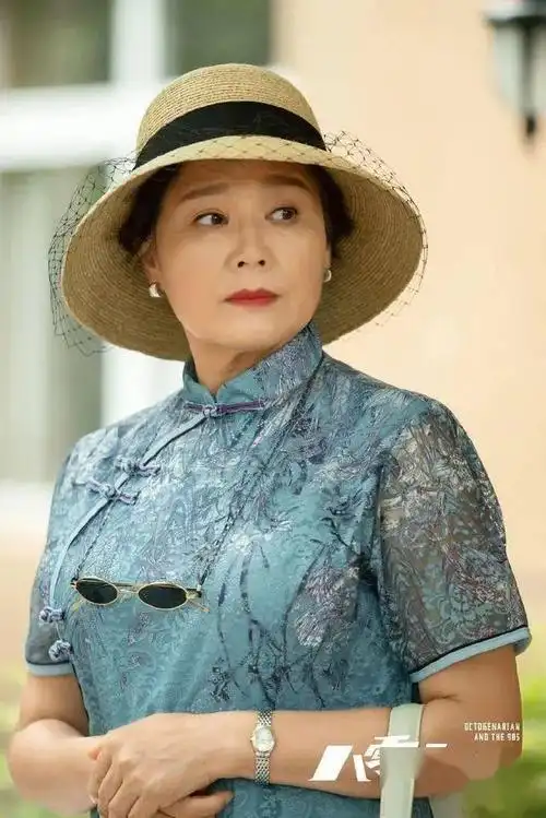 成熟女人的魅力在于经历了时间的打磨后沉淀出来的独特韵味,低调的