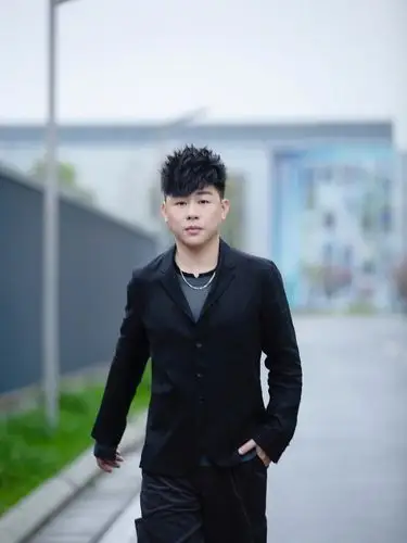 一半是少年,一半更全能,胡彦斌把不可能变为可能_腾讯新闻