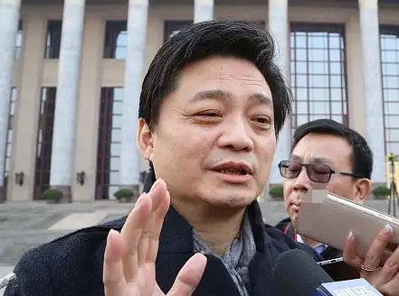 崔永元借用诗歌透露处境再度表态办罗富强是肯定的别着急