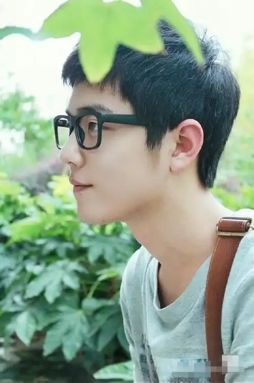 肖先,那就扒拉相册晒一晒我的收藏,前几张都是大学时期～就是照着爸爸