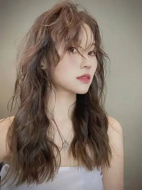 时尚的日系"羊毛卷",慵懒随意不失精致感,洋气显白不显老