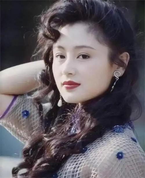 年轻时个个惊艳,老了却"判若两人",这7位老牌明星个个很可惜