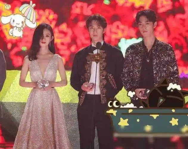 赵丽颖杨幂同框比美谁注意王一博肖战的眼神