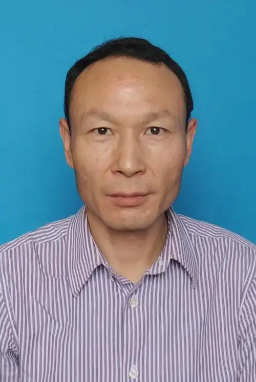 文本框: 插入一张像素较高的蓝/红底免冠证件照(如不会插入照片请将