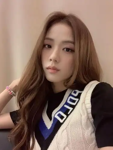 blackpink 金智秀人间四月天图源ins