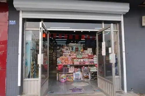 特别策划·图说 | 学校边上的小卖部,万花筒般的童年留驻