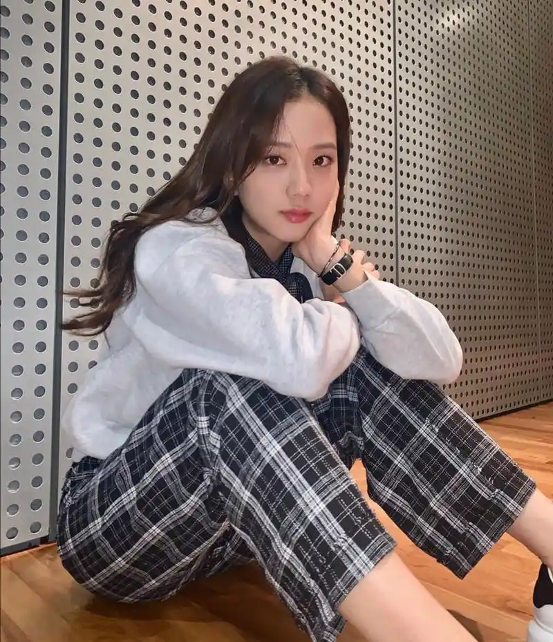 blackpink门面担当jisoo可盐可甜素颜最美