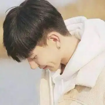 干净帅气阳光男生头像2019精选 你是我撩到一半就想放弃的人