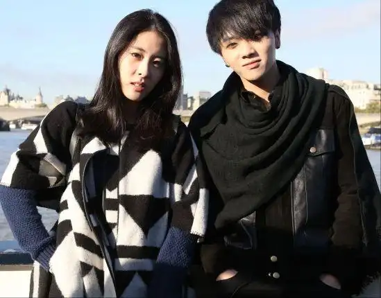 瞒着华晨宇带球跑未婚生子张艺兴狂粉张碧晨究竟什么来路