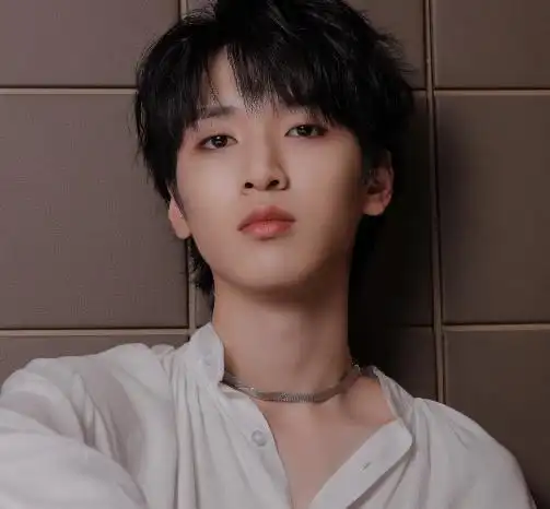 时代少年团成员严浩翔的生日是2004年8月16日.