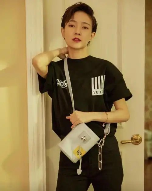 比男人更帅的女明星?