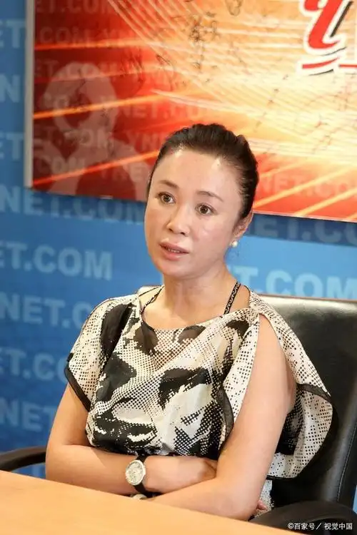 近日,著名影星傅艺伟的儿子被曝离世,这一消息在娱乐圈引起了轩然大波