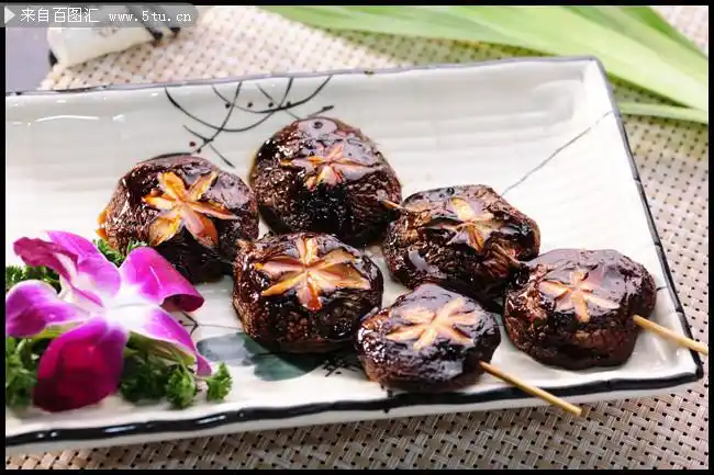 主题为烧烤图片,可用作美食图片,油炸香菇,串串,餐饮高清图等相关设计