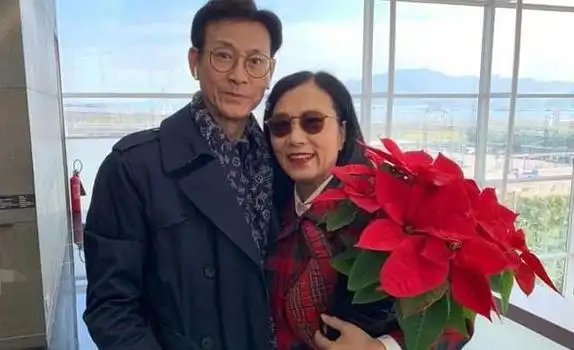 有种差距叫郑少秋的4个女儿,同父不同命,差距不是一般的大!