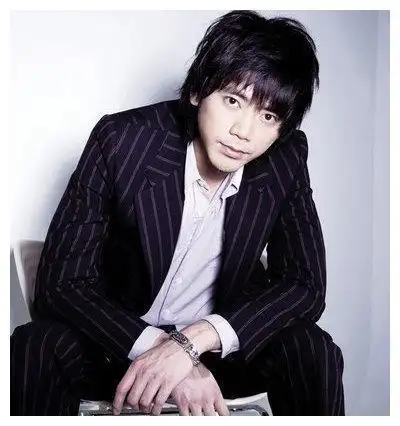 和20岁女儿同框似情侣|苏见信|张钰凰|小丸子_新浪新闻