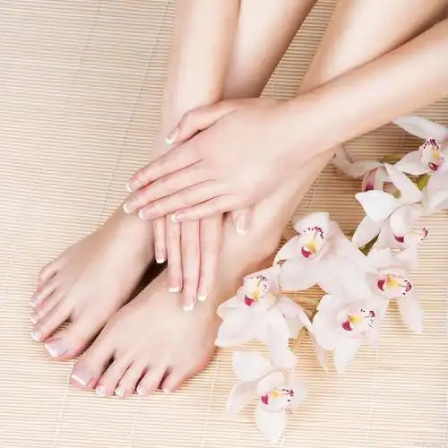 那些精致的女孩连小脚丫都是出彩,的夏天脚美甲也要做起来