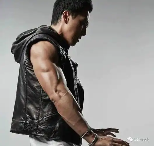 甄子丹你这身材57岁