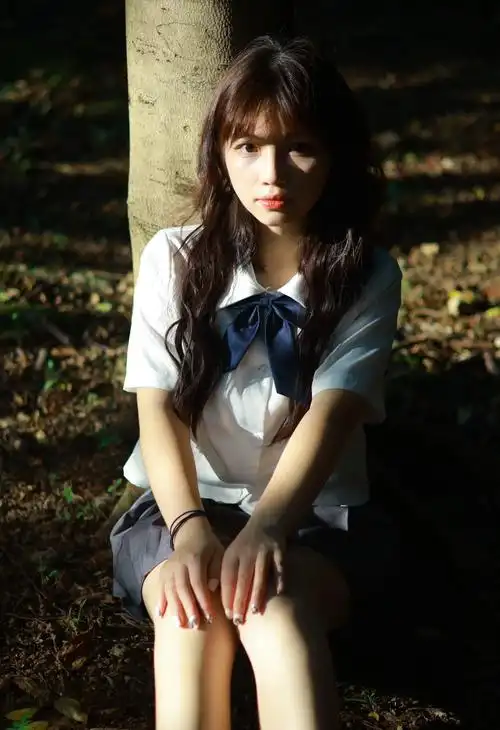 "痴心的人总是太傻"#原图 #拍照📸 #摄影 #人像 - 抖音