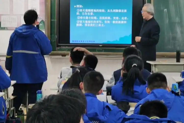 67学校退休教授到广文中学指导社团活动