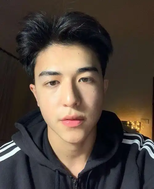 明明是奶狗 都给我进来看帅哥自拍!(尹浩宇)