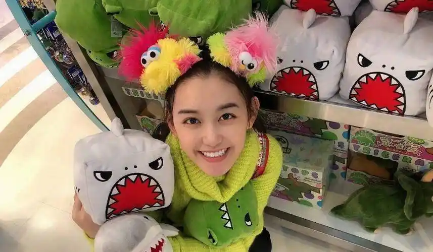 郭麒麟桃花运四处开花,择偶标准却很清奇_蒋依依_恋情_演出