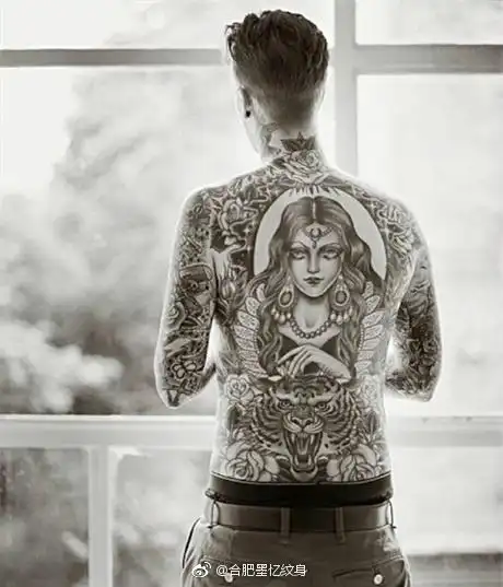 满背通体纹身的魅力懂的人自然懂.