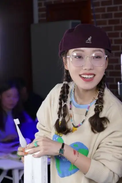 gai的老婆王斯然也进军直播界了