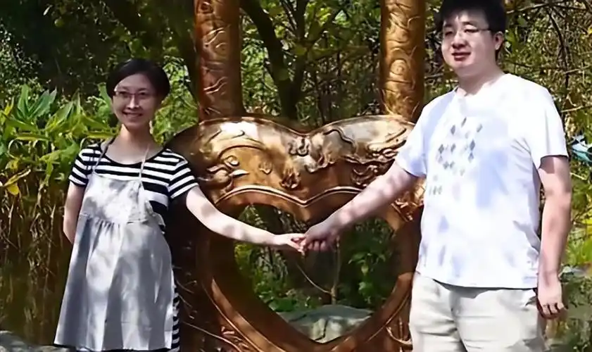 张丽君听从了医生的建议,来到了普外科进行更全面的检查,可两人根本就