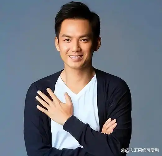 钟汉良,一位香港出生的台湾歌手和演员,同时也是内地观众熟知的"天涯