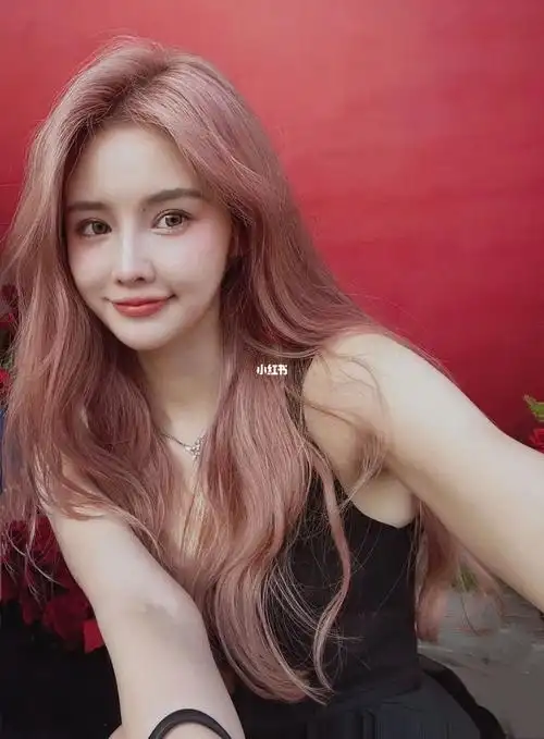 女生一定要染一次粉色头发