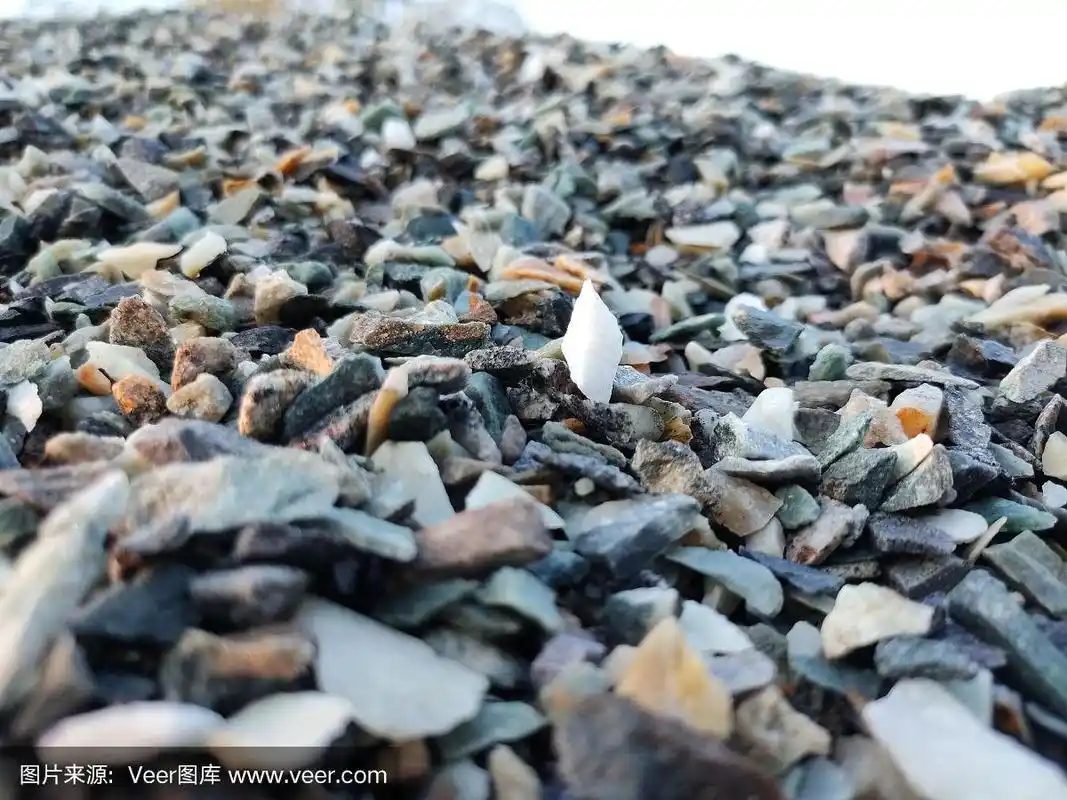 采石场碎石堆.五彩缤纷的鹅卵石.