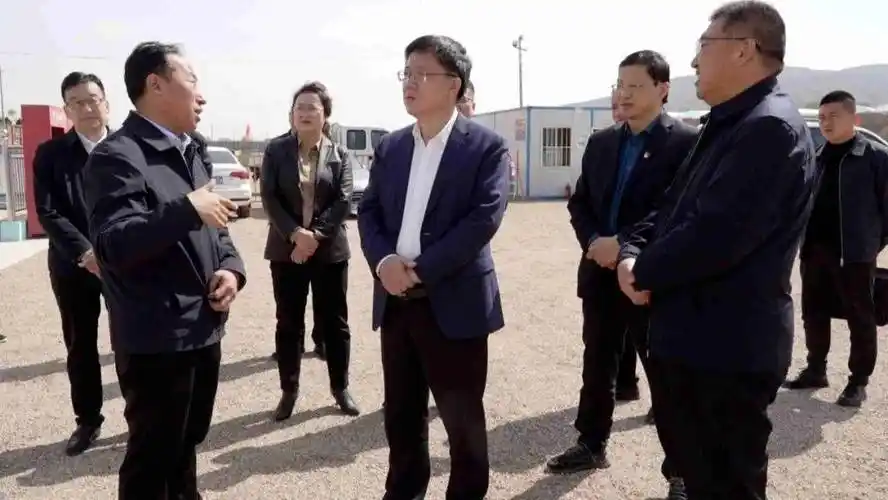 温卫东深入安定区开展巡河工作_河湖_整治_问题