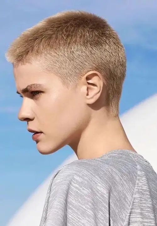 有没有贼帅的寸头男生头像谢谢? - 知乎