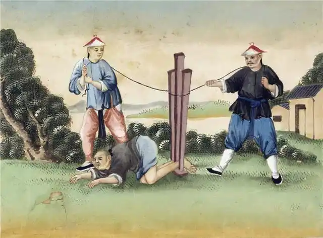 腰斩.但清朝真正的腰斩应该是用铡刀. 这是什么刑法?还真没看明白.