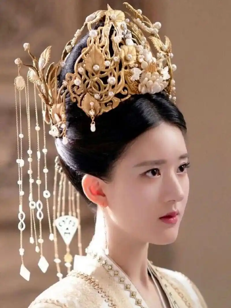 赵露思绝美古装图片.