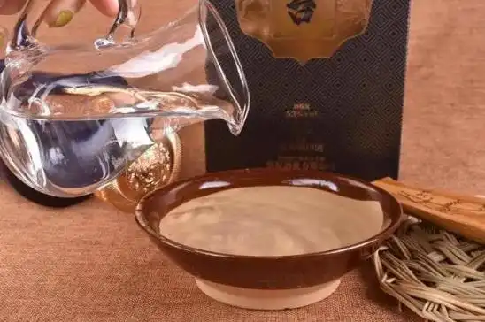 说到洋河,虽然没有茅五剑有名,但也是全国皆知的白酒,人人都知道,前几