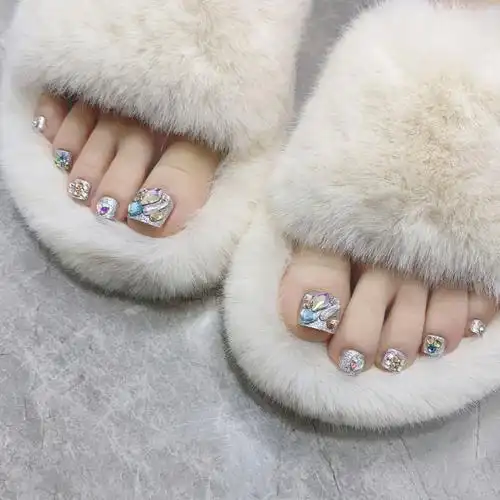 夏季气质脚趾甲美甲贴片爆闪显白镶钻高级新款脚指甲成品孕妇可用