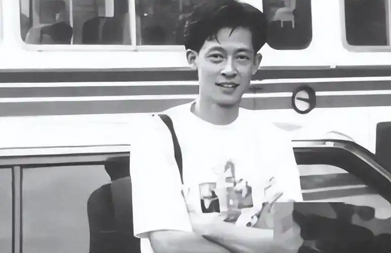 演员王志文坚守自我告别坑上低头拒绝与冯小刚合作