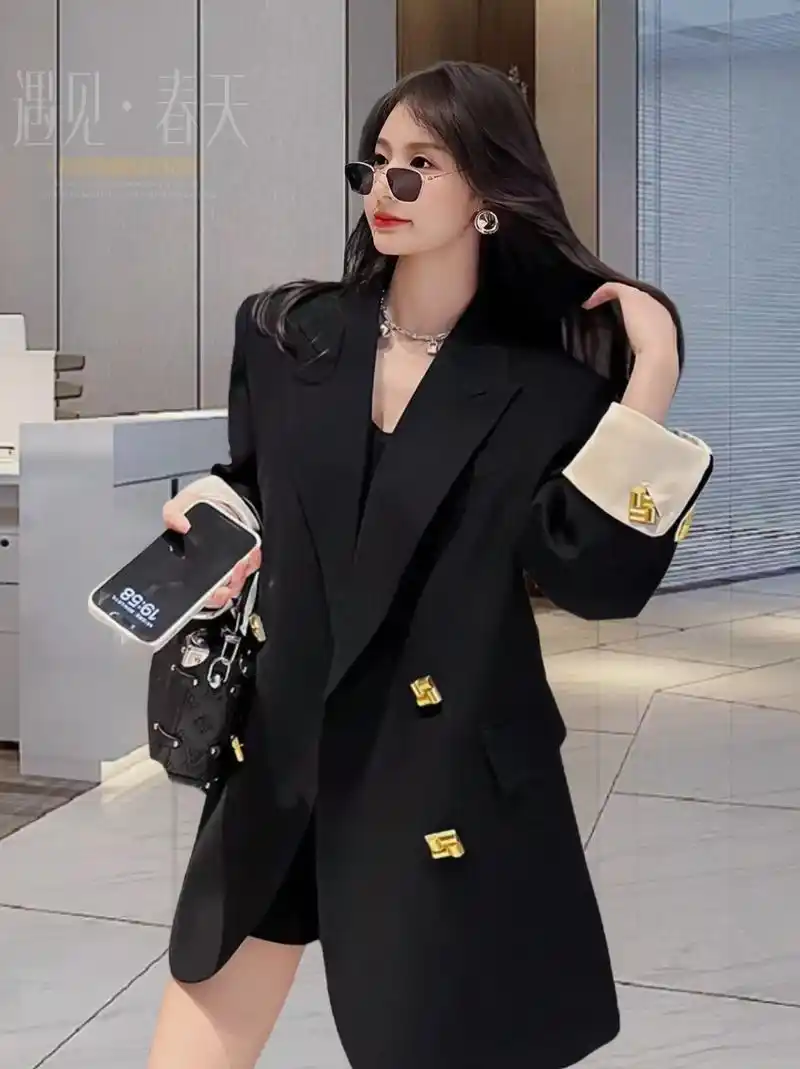 姐妹们:黑色西装外套女2024春秋季,高级感十足的外套,宽松 - 抖音