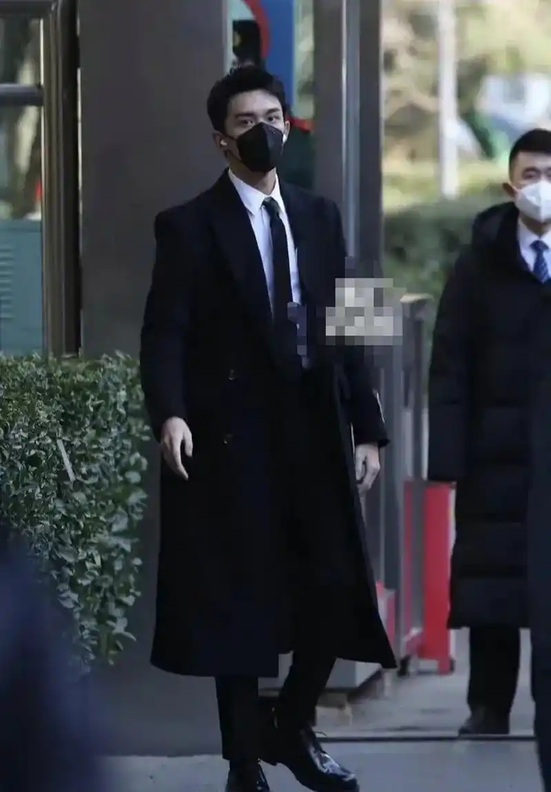 突然发现吴磊这个小孩儿长大了,在我印象里一直是那个红孩儿,小飞流