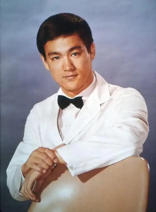 李小龙年轻的时候有多帅? - 知乎