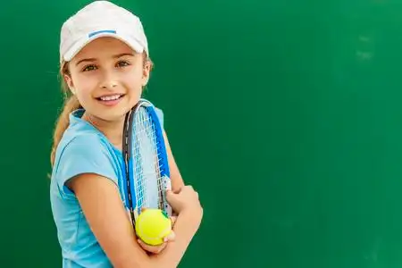 网球-网球打得年轻漂亮的女孩照片