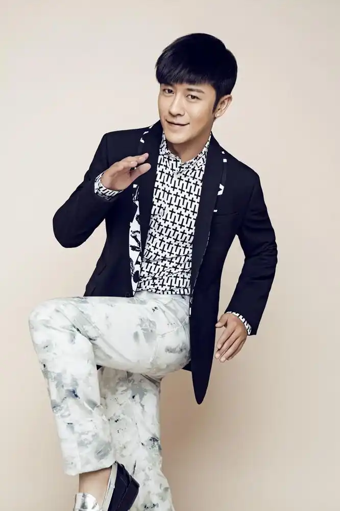 亲妈干妈力捧18年不火,改名后合作张嘉译被观众认可