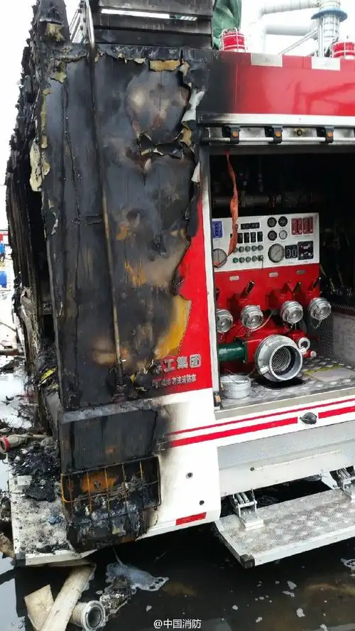 【动态】福建px项目发生爆炸 火势严重烧毁消防车
