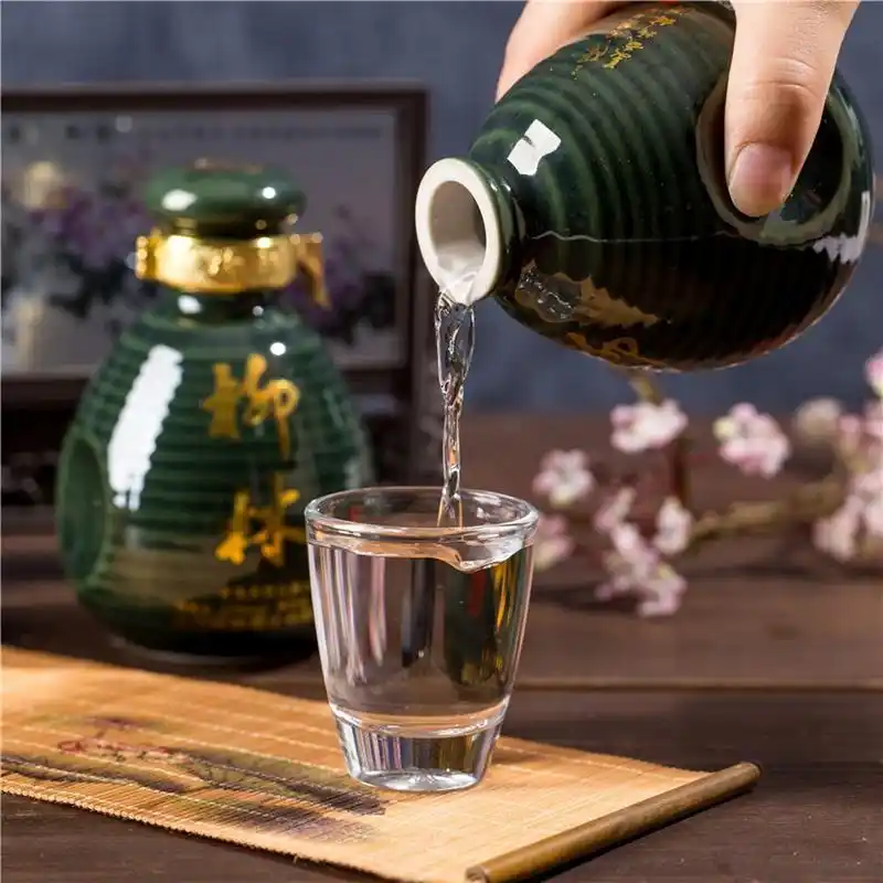 中国凤香源陕西柳林酒# 中国酒器的历史可以追溯到几千年前的原始