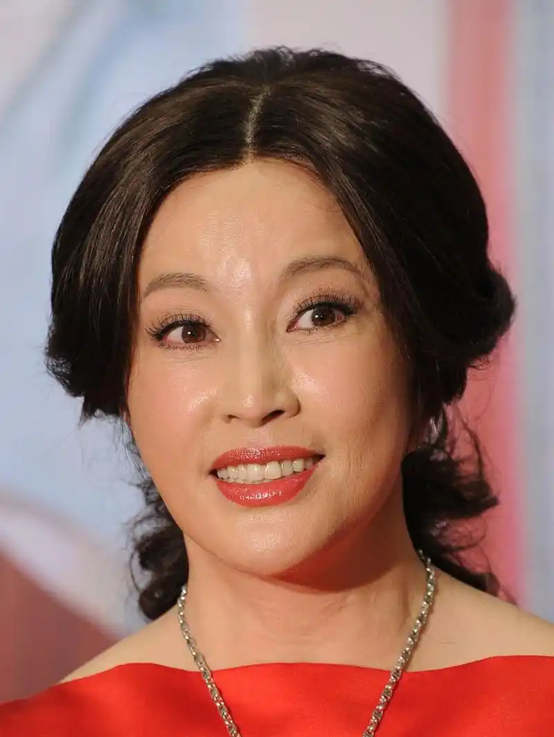 有一年,刘晓庆花业内3倍工资请一亲戚当保姆,可这亲戚却不满意,把自己