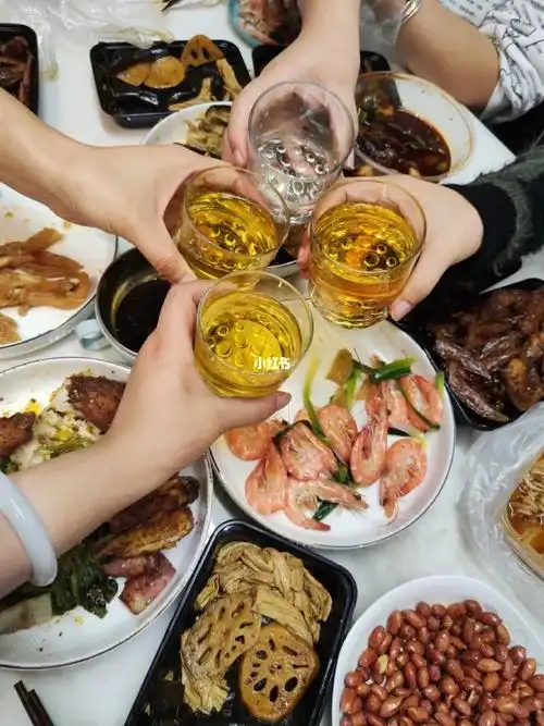 和姐们聚餐你们会喝酒吗