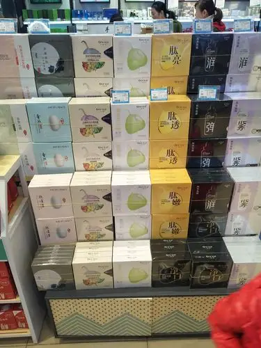 一叶子面膜堆头式陈列