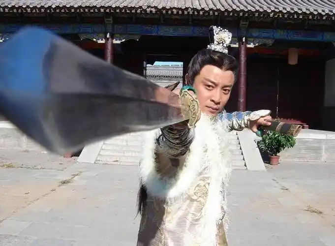 何中华三少爷的剑剧照