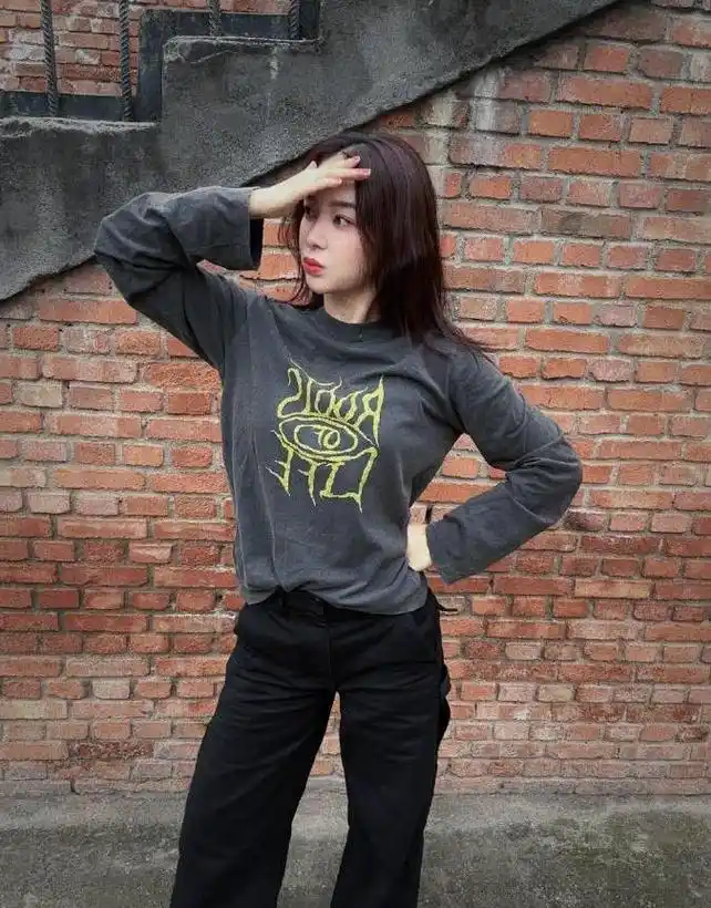 袁姗姗分享生活美照,俏皮可爱甜如初恋,身姿曼妙惹人爱